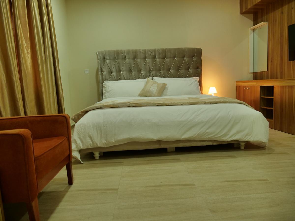 Alexia'S Place Hotel Lagos Buitenkant foto