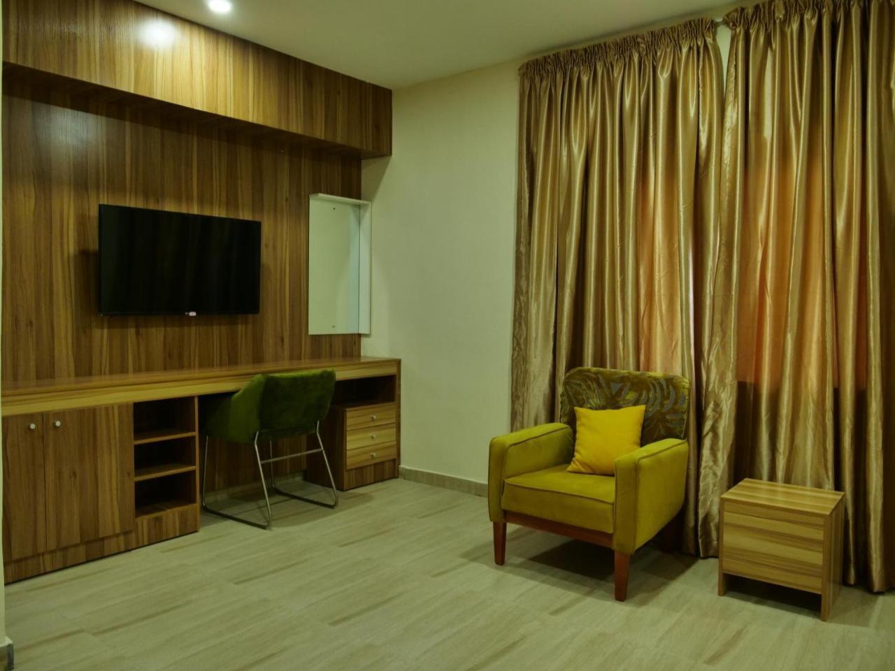 Alexia'S Place Hotel Lagos Buitenkant foto
