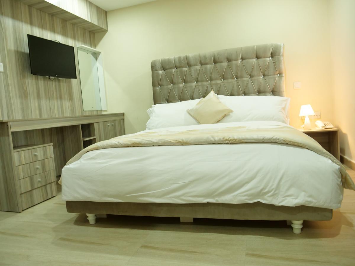 Alexia'S Place Hotel Lagos Buitenkant foto