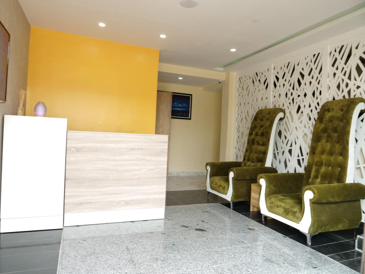 Alexia'S Place Hotel Lagos Buitenkant foto