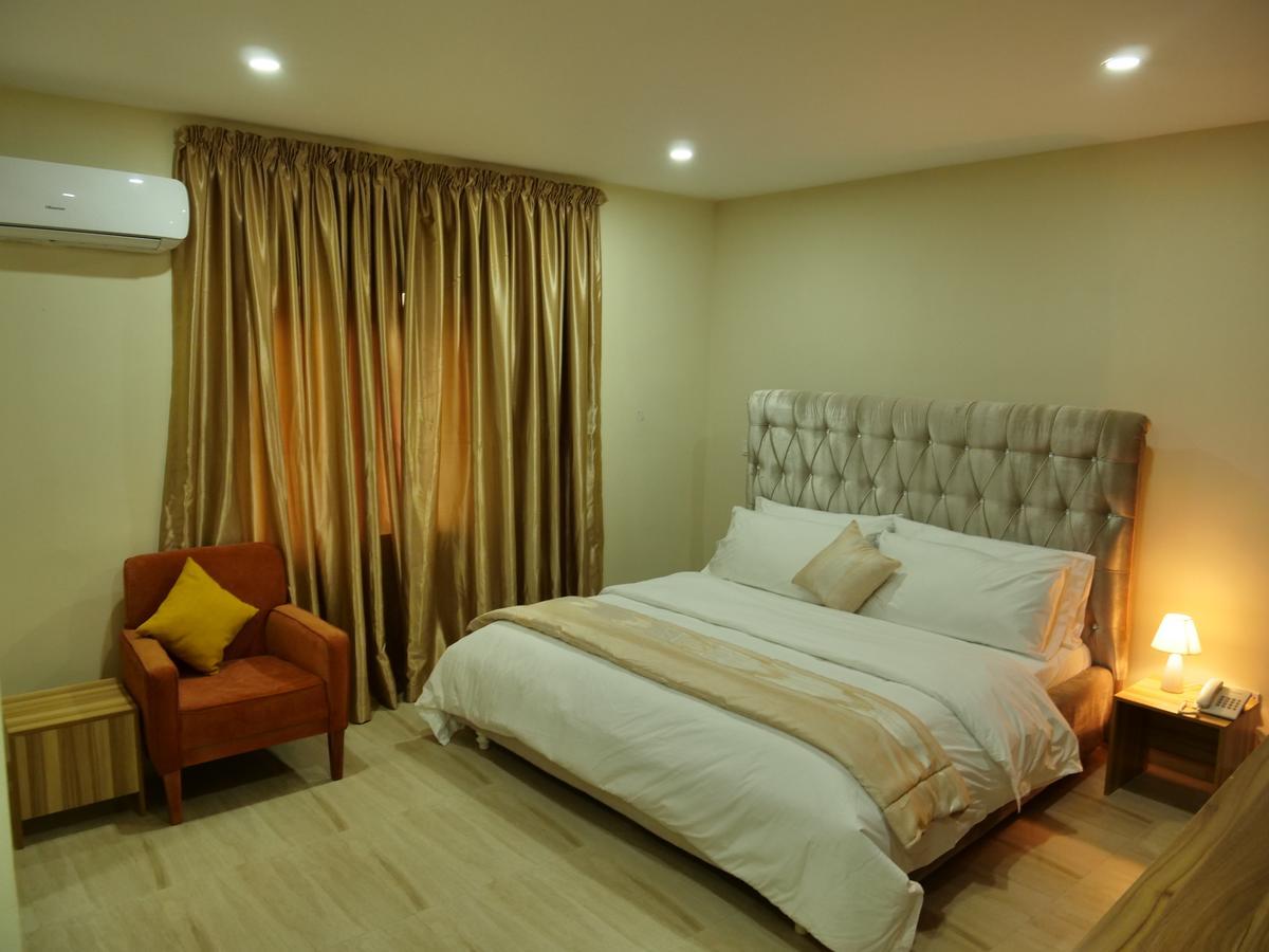 Alexia'S Place Hotel Lagos Buitenkant foto